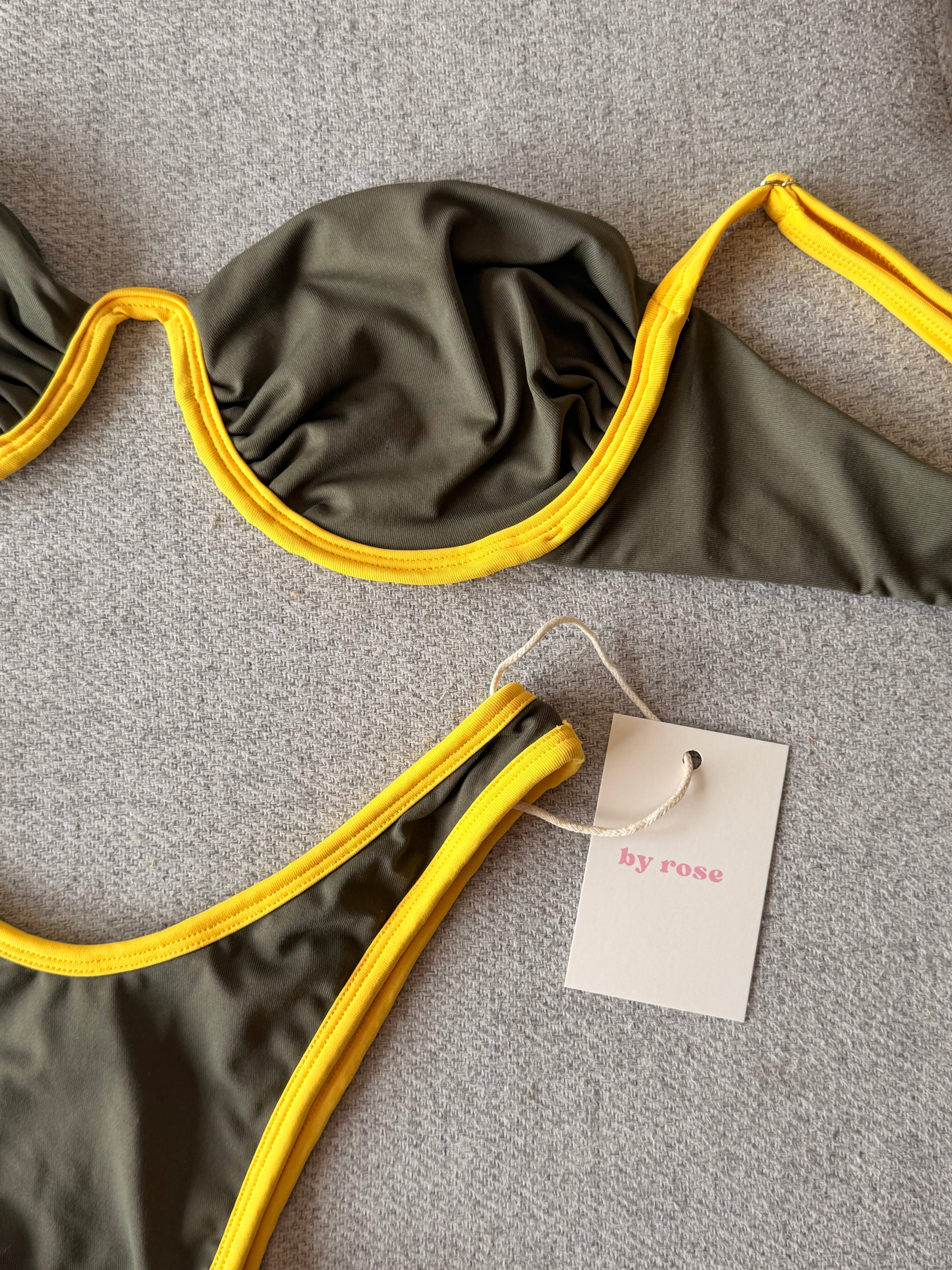 butterfly verde contorno amarelo