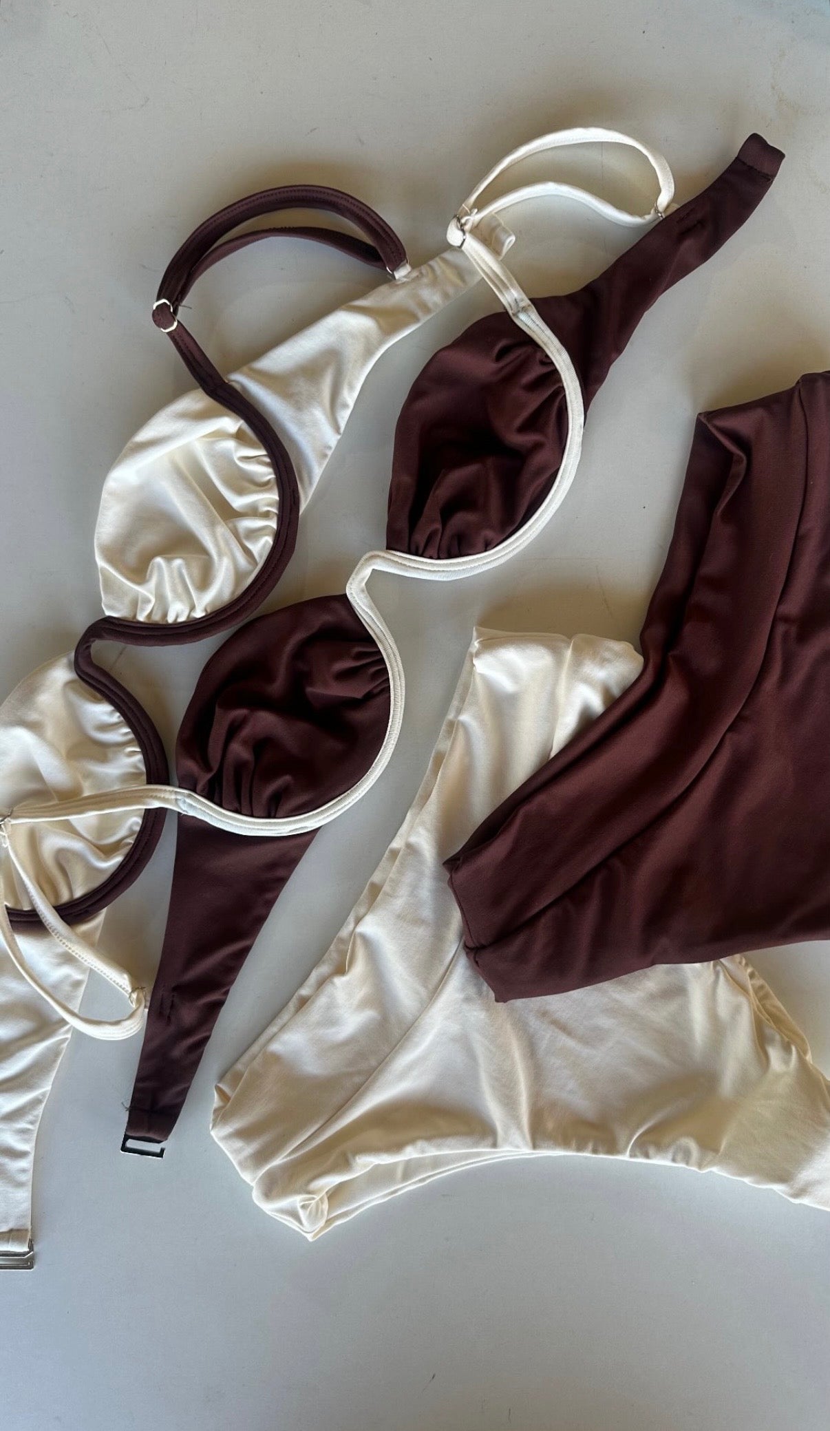bikini butterfly com contorno