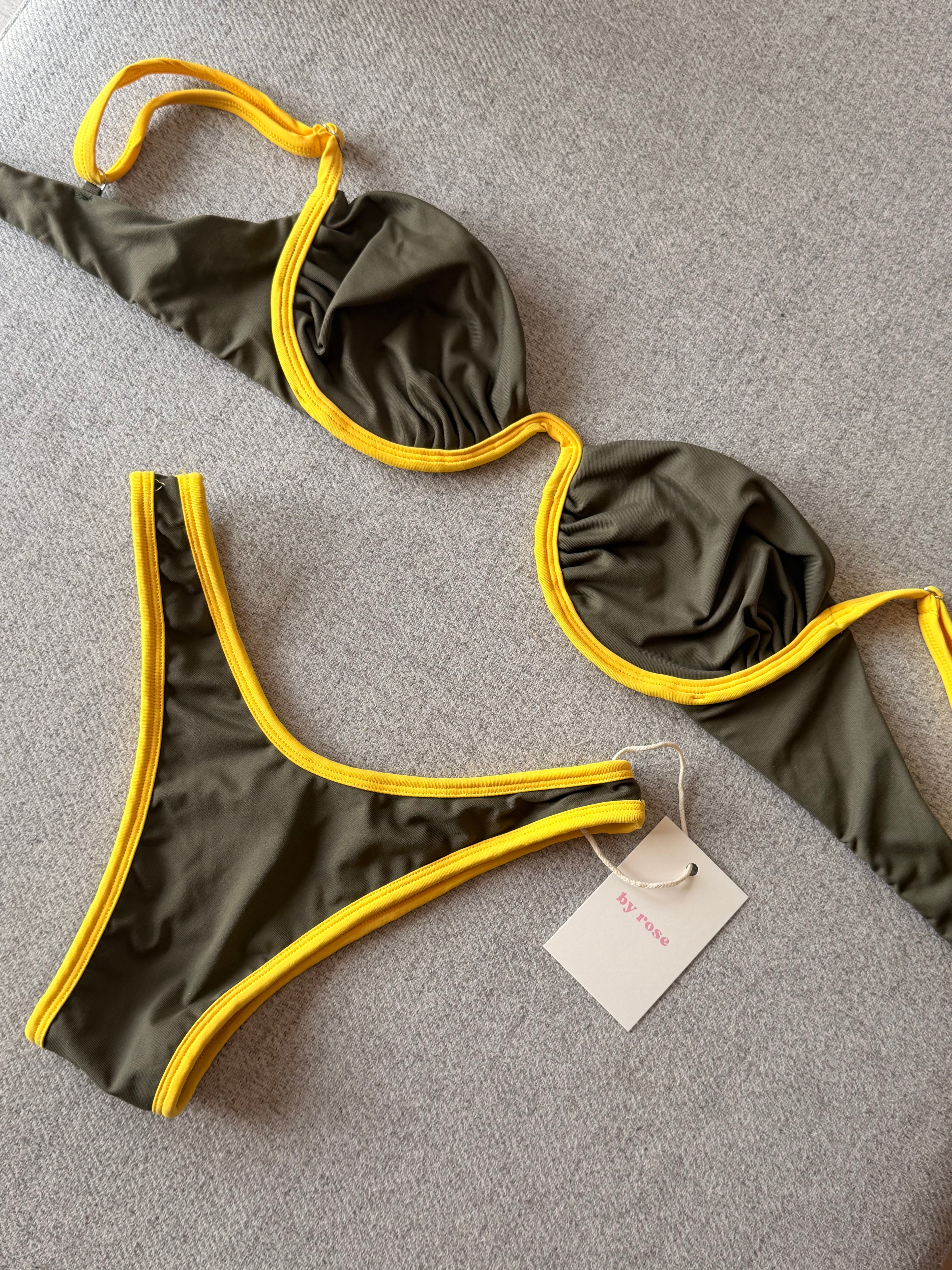 butterfly verde contorno amarelo