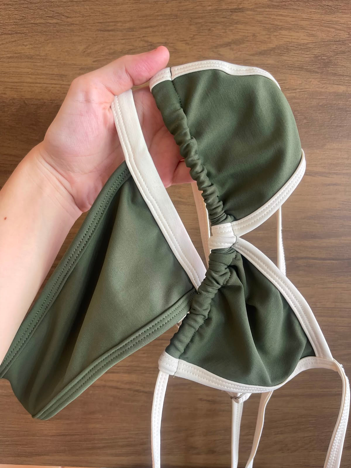 bikini fita verde militar contorno off-white