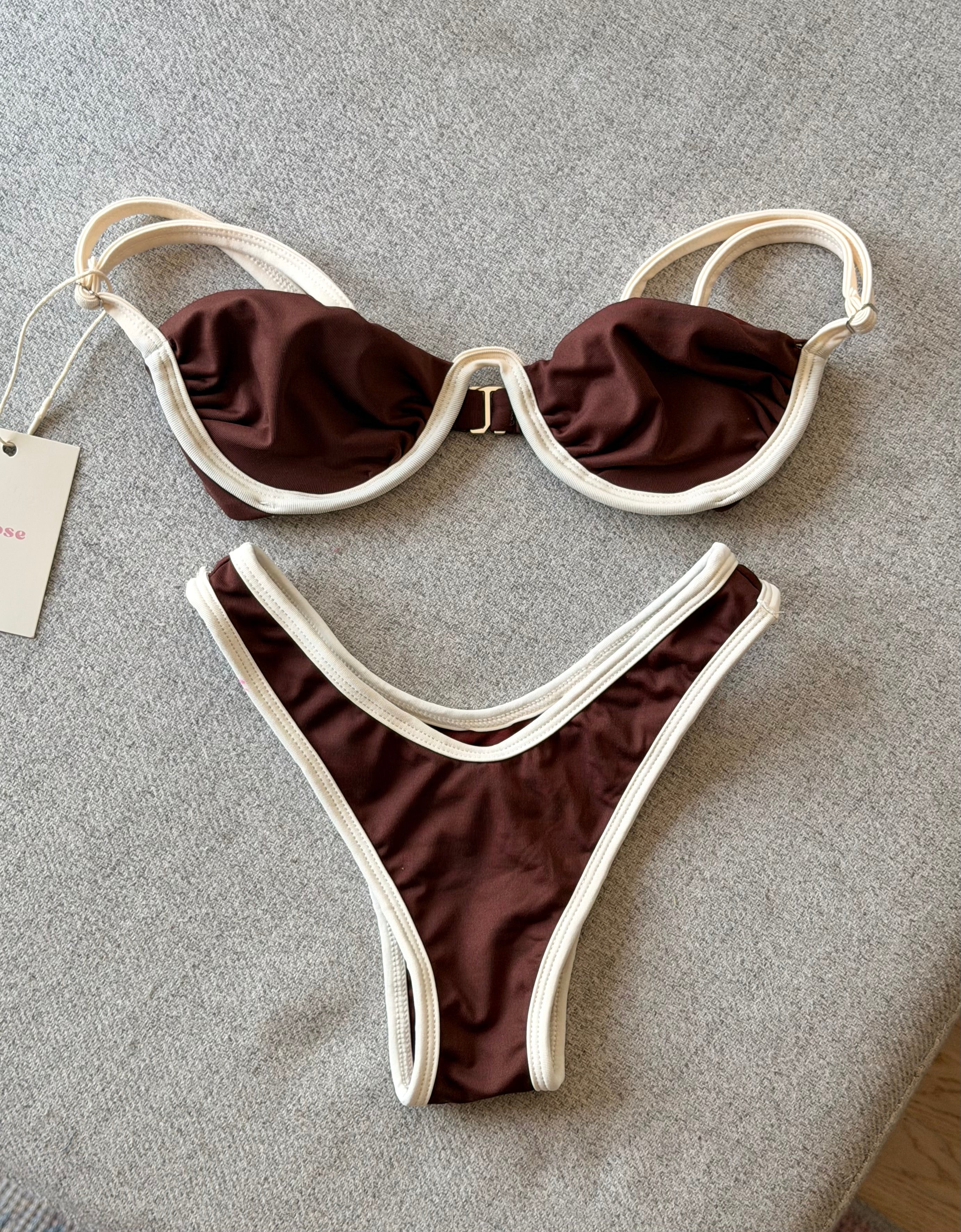 bikini butterfly contorno